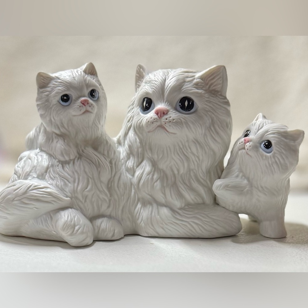 Antique Homco White Cat Figurine Set